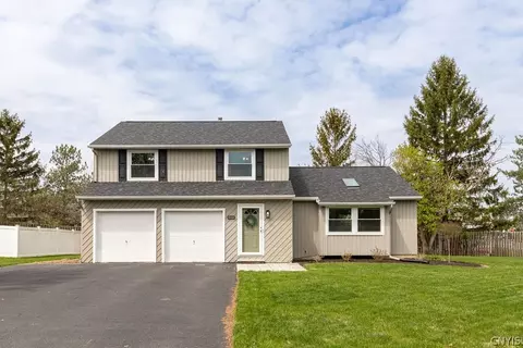 5100 Coffee Tree Ln, Syracuse, NY 13212