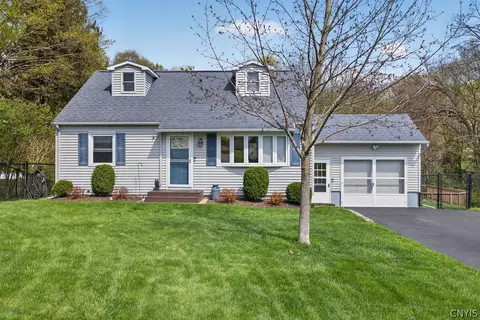 101 Broadmoor Dr, Camillus, NY 13031