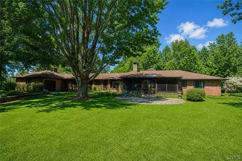 7500 Hunt Ln, Fayetteville, NY 13066