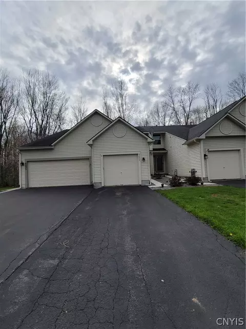 4233 Anguilla Dr, Liverpool, NY 13090