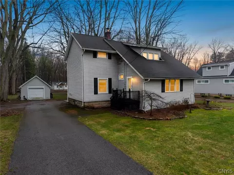 191 Straub Rd, Greece, NY 14626