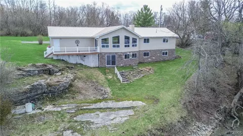 27747 Water St, Lyme, NY 13622