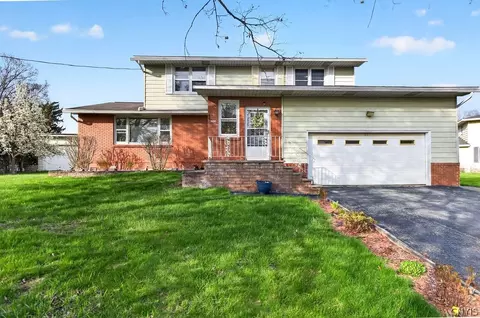 225 Monte Vista Dr, Camillus, NY 13031