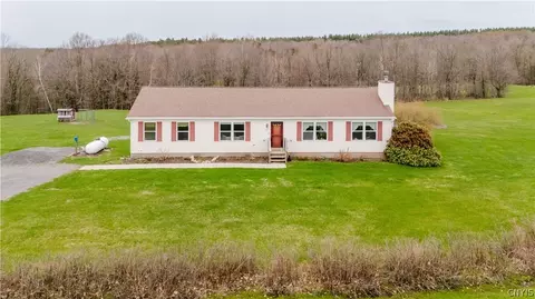 818 N Church Rd, Boylston, NY 13083