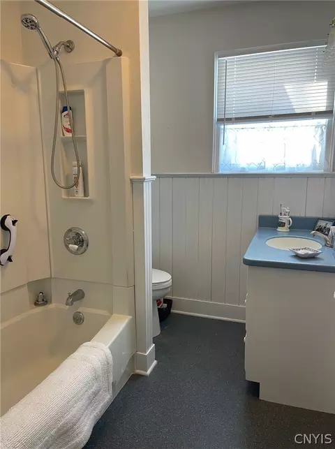 Bath - 311 Summit Ave, Oneida, NY 13421 photo 5 of 7