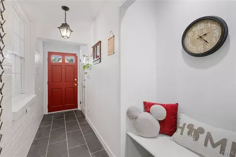 Entry Way - 103 Pelham Rd, Syracuse, NY 13214 photo 1 of 1