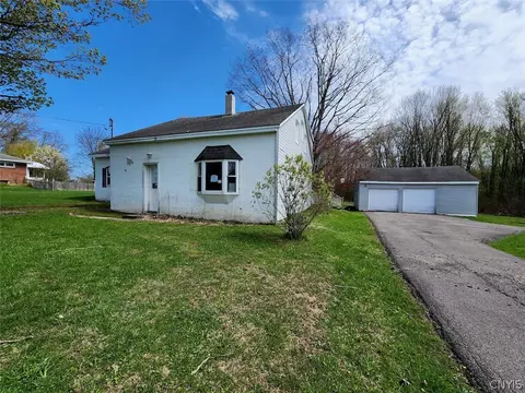 4068 Maider Rd, Clay, NY 13041