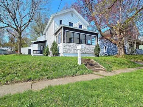 8 1st St, Whitestown, NY 13492