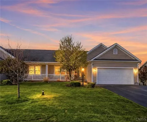 3778 Pegasus Cir, Syracuse, NY 13209