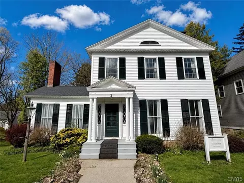 3 Sullivan St, Cazenovia, NY 13035