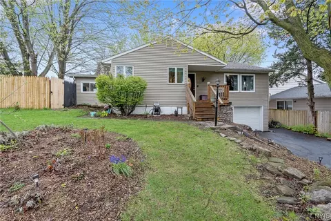 223 Corliss Rd, Geddes, NY 13219