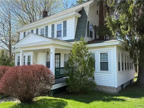 17 Niagara St, Pulaski, NY 13142