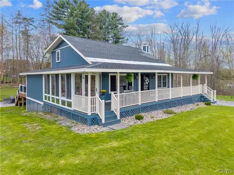 8431 River Rd, Lysander, NY 13027