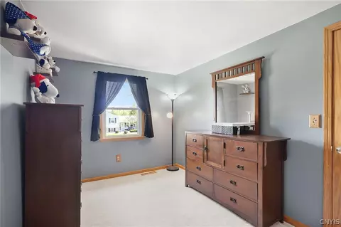 Bedroom - 7782 Patchmark Ln, Cicero, NY 13039 photo 4 of 5