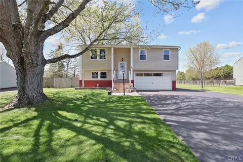 7782 Patchmark Ln, Cicero, NY 13039