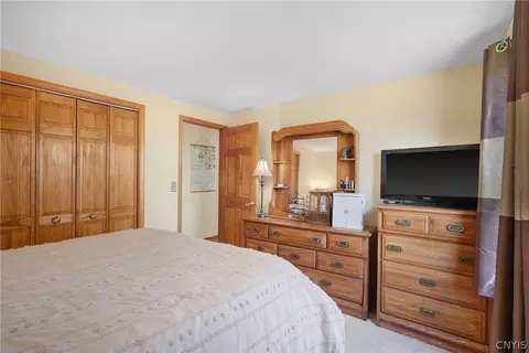 Bedroom - 7782 Patchmark Ln, Cicero, NY 13039 photo 3 of 5
