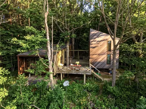 1015 Grays Lndg, Spafford, NY 13152