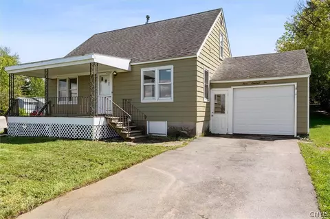 302 Hinsdale Rd, Salina, NY 13211