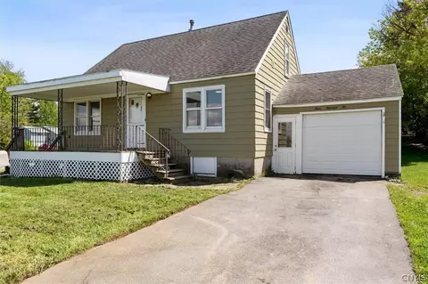 302 Hinsdale Rd, Salina, NY 13211