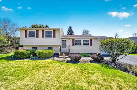 8018 Pickett Ln, Cicero, NY 13039