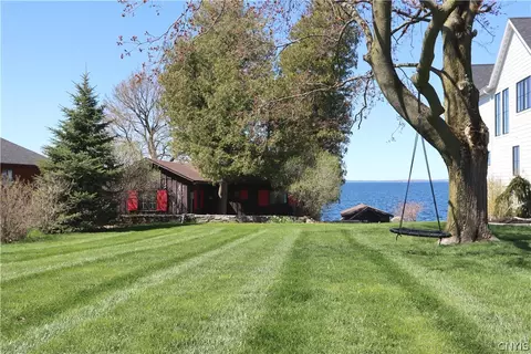 10401 Bayshore Dr, Henderson Harbor, NY 13651
