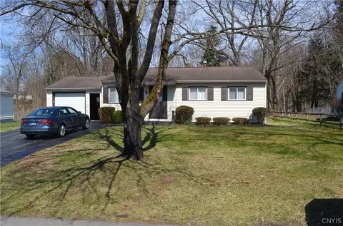 443 Jeanette Dr, Utica, NY 13502