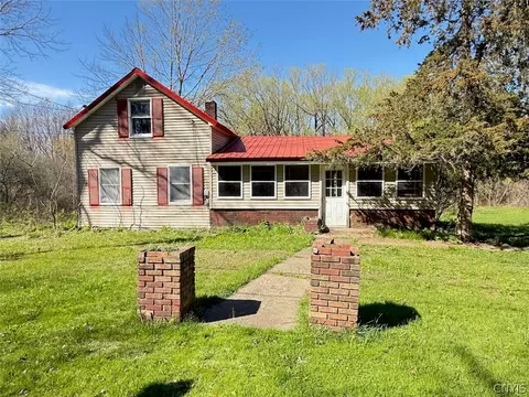 328 Ouderkirk Rd, Pulaski, NY 13142
