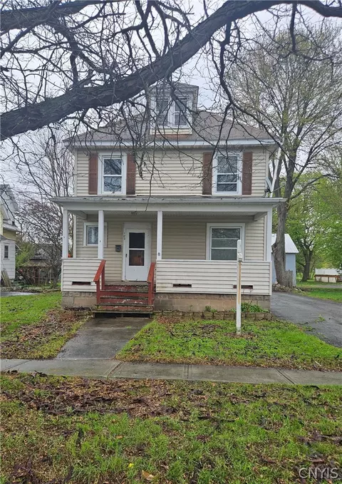 102 Mechanic St, Lenox, NY 13032