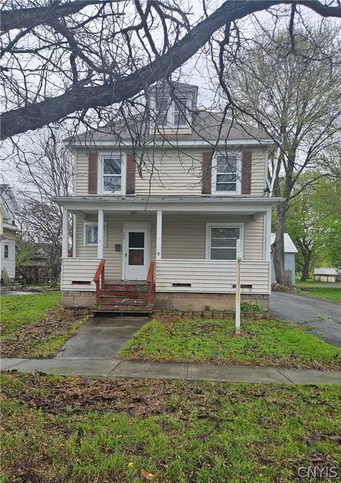 102 Mechanic St, Lenox, NY 13032