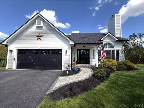 1413 Creek Pointe, Farmington, NY 14425