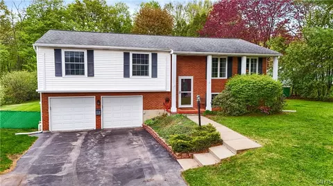 2 Laurelwood Rd, New Hartford, NY 13413