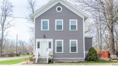189 S Market St, Cape Vincent, NY 13618