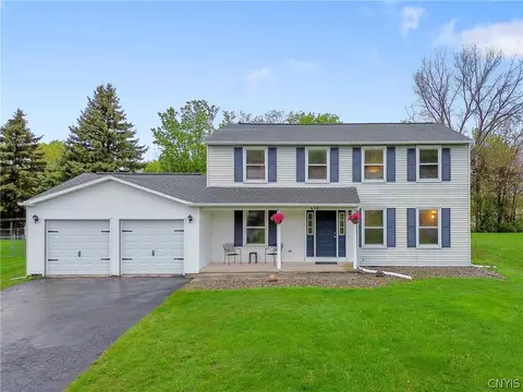 416 Mallard Dr, Camillus, NY 13031