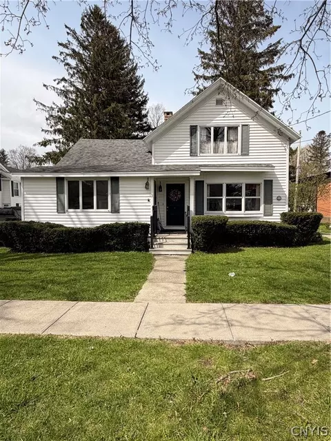 20 Eaton St, Morrisville, NY 13408