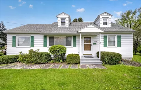 203 Chestnut Heights Dr, Salina, NY 13088