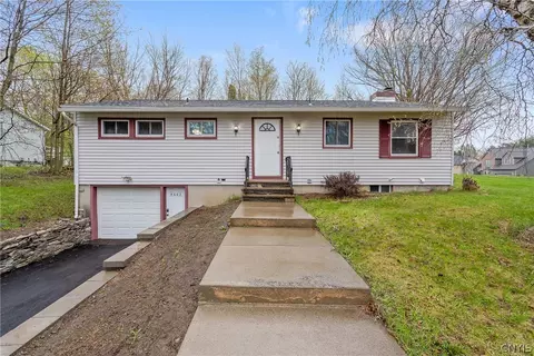 4662 Cleveland Rd, Onondaga, NY 13215