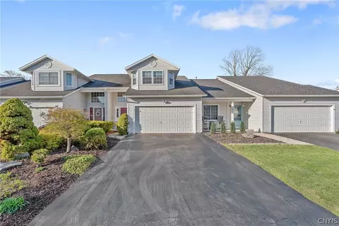 3677 Black Brant Dr, Liverpool, NY 13090