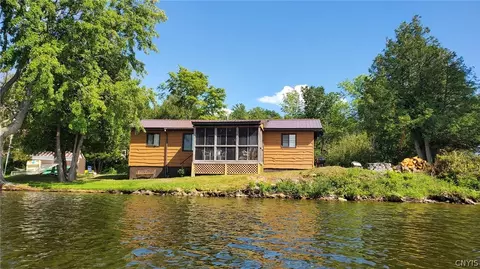 66 Downings Farm Rd, De Peyster, NY 13633