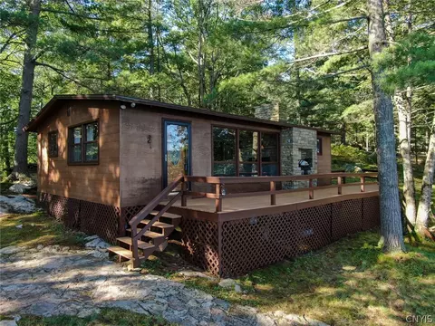 559 Indian Point Rd, Hammond, NY 13646