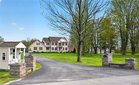 12 Wilbur Dr, Granby, NY 13069