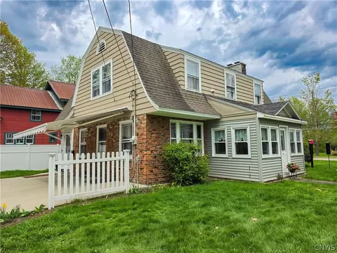16 5th St, Camden, NY 13316