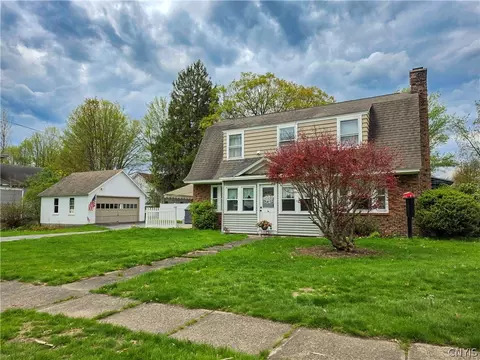 16 5th St, Camden, NY 13316