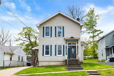 7 West St, Whitestown, NY 13492