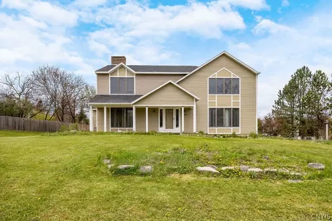 8247 Drinkwater Ln, Manlius, NY 13104