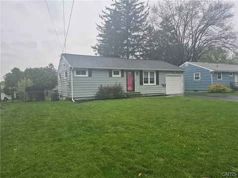 210 Pleasantview Dr, Salina, NY 13088