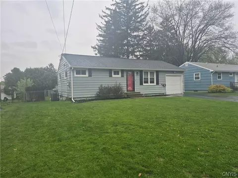 210 Pleasantview Dr, Salina, NY 13088