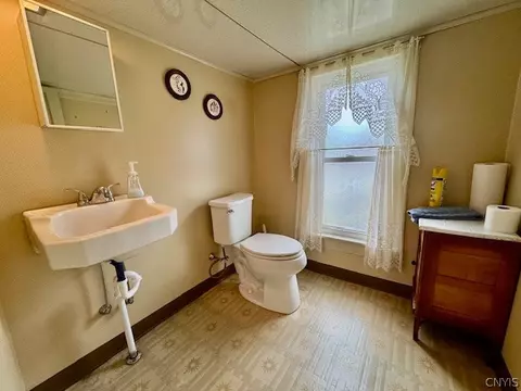 Bath - 526 Broadway, Oneida, NY 13421 photo 3 of 3
