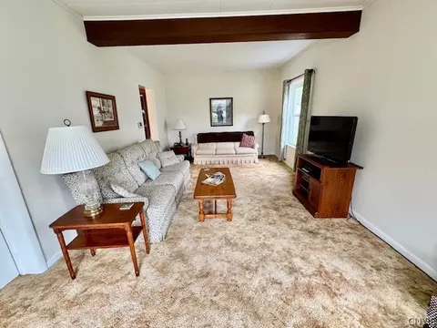 Living - 526 Broadway, Oneida, NY 13421 photo 2 of 2