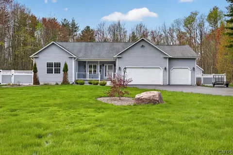 121 Canterbury Way, Central Square, NY 13036