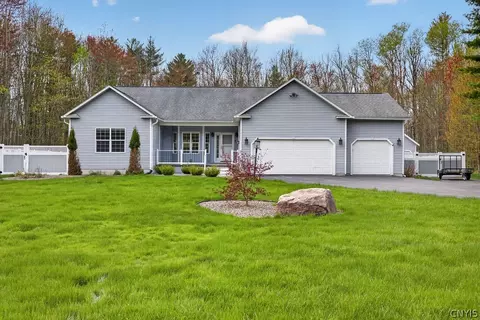 121 Canterbury Way, Central Square, NY 13036